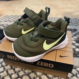Infant/Toddler Nike sneakers